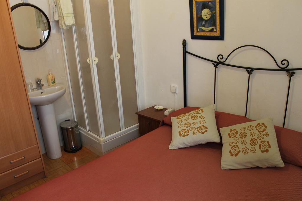 Hostal Graciela Madrid Dış mekan fotoğraf